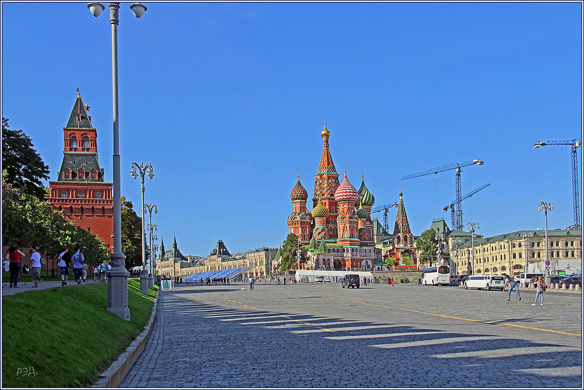 *** - Роланд Дубровский