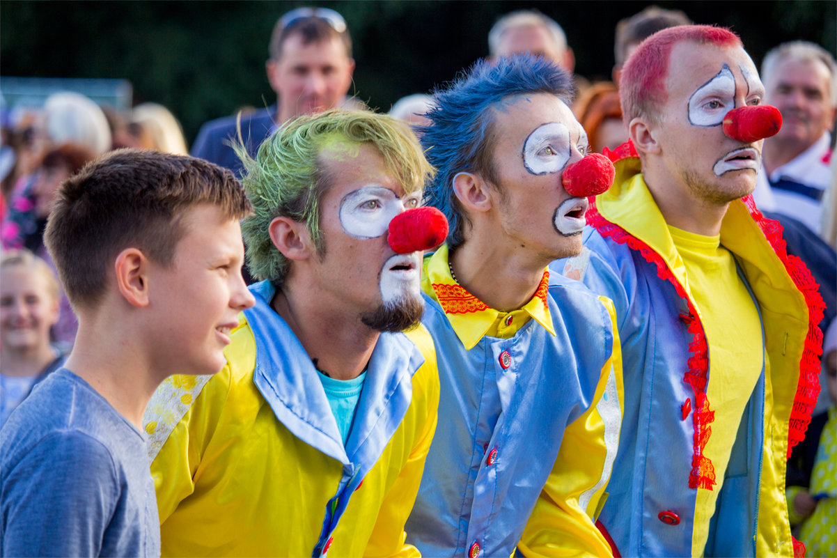 Трое удивленных клоунов - Sergei Mazaev