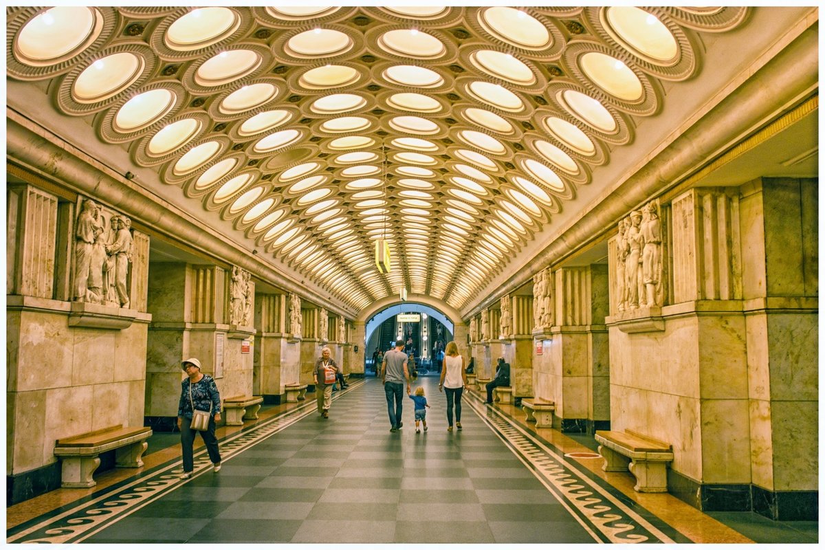 Moscow metro station - OKCAHA Валова