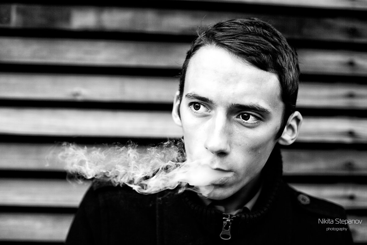 Портрет курящего человека - Никита Степанов