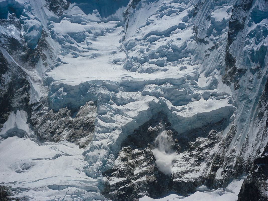 Небольшая лавина в Гималаях - Irina Shtukmaster