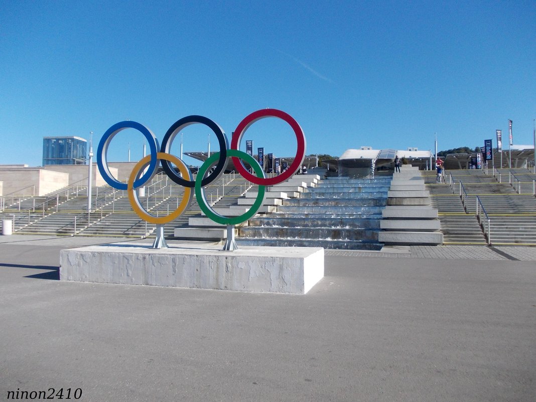 Олимпийский парк. У вокзала - Нина Бутко