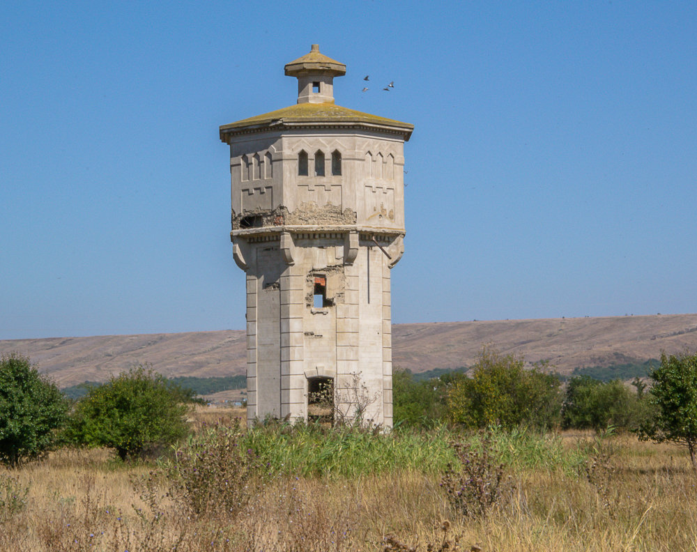 Старая водонапорная башня для заправки водой паровозов в ст. Николаевская... - Юлия Бабитко