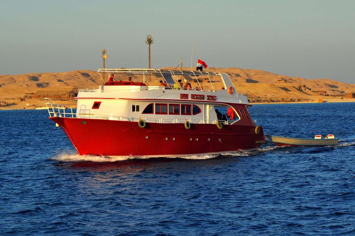 на красной яхте по Красному морю - vg154 