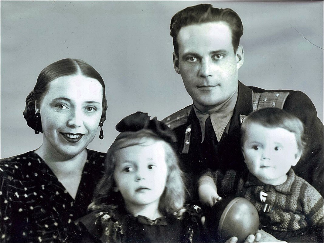 Семья офицера ВВС. 1952 год - Нина Корешкова