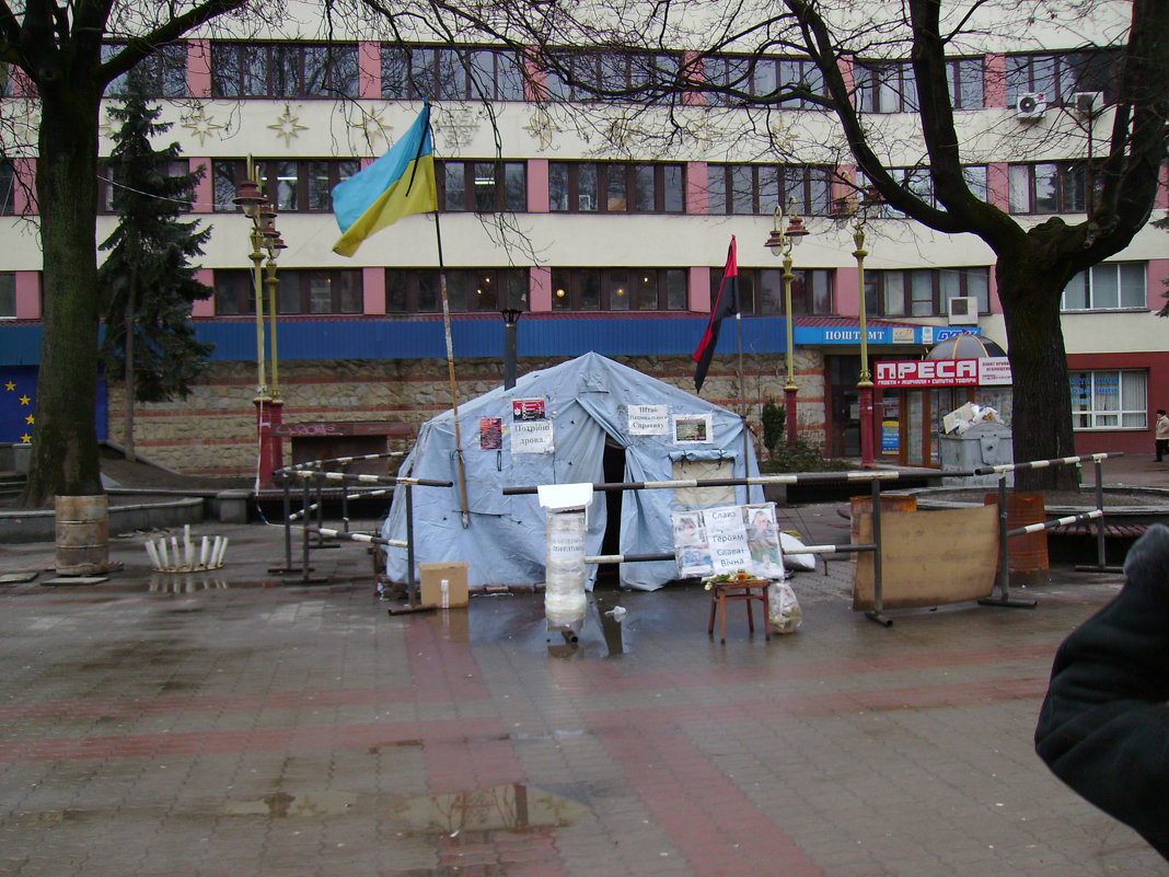 Протестная  палатка  в  Ивано - Франковске - Андрей  Васильевич Коляскин