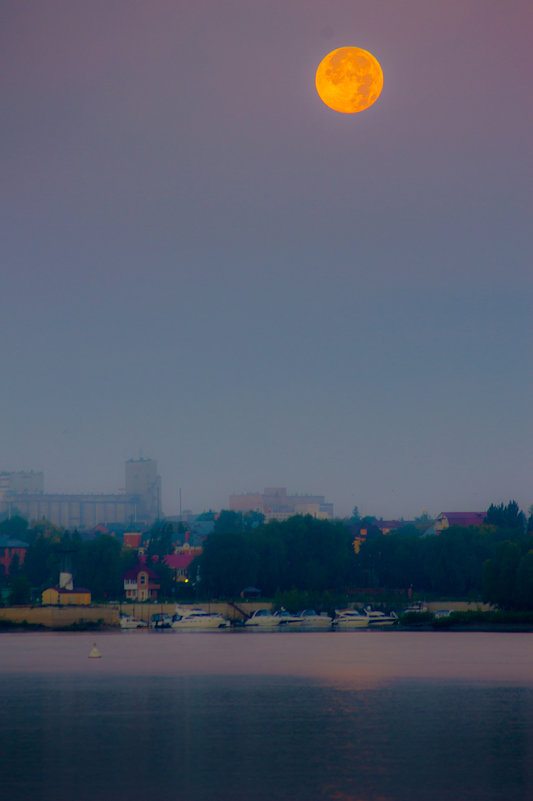 Луна над рекой - Вячеслав Владимирович