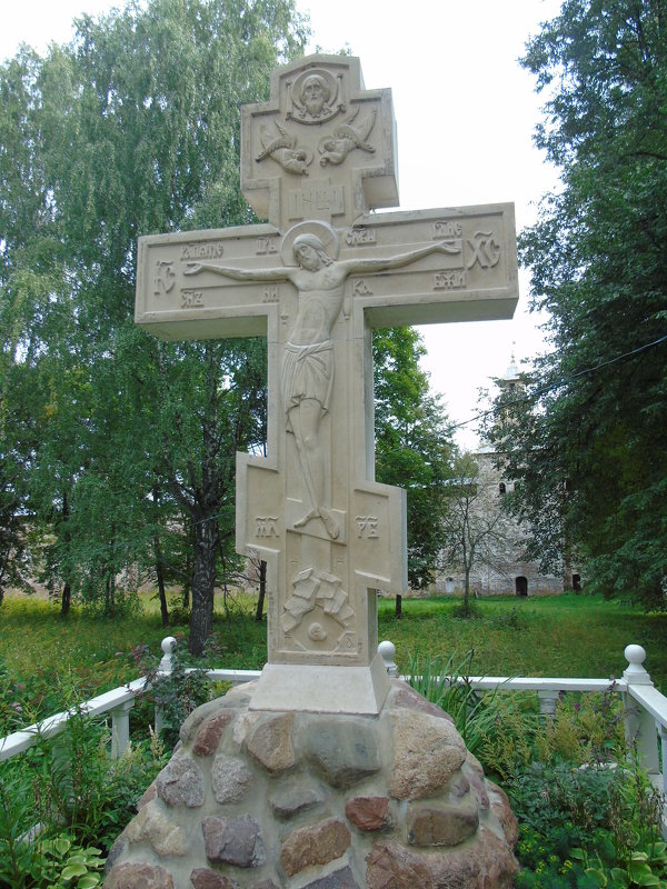 крест на могиле преподобного Иринарха.Борисоглебский монастырь - Татьяна Ситникова 