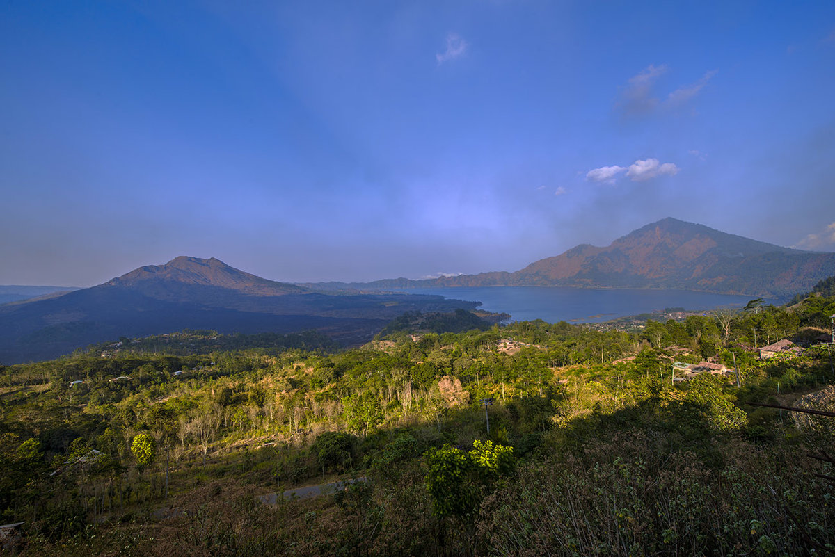 Бали,слева живой вулкан Батур - Alexander Romanov (Roalan Photos)