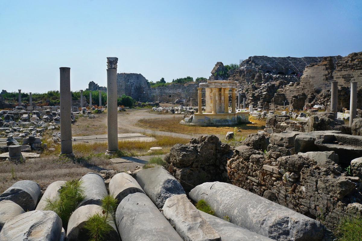 Руины древнего города Сиде - Элен .