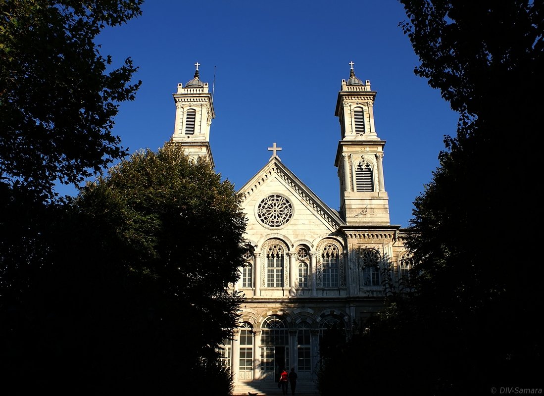 Церковь Святой Троицы (1882 г.) в Стамбуле - Денис Кораблёв