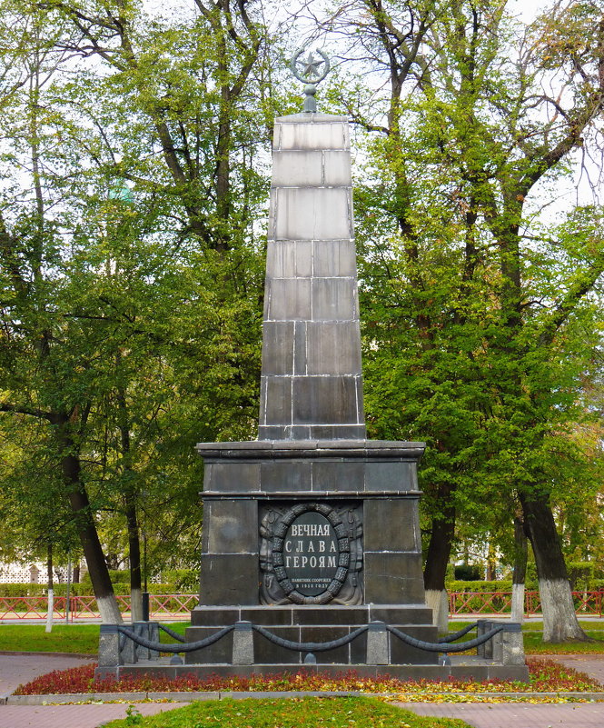 Памятник борцам за советскую власть - жертвам белогвардейского мятежа в Ярославле. - Galina Leskova