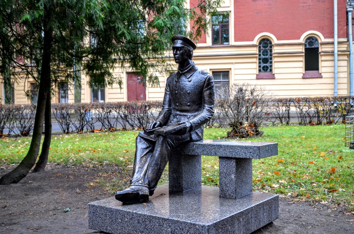 Памятник студенту - Юрий Тихонов