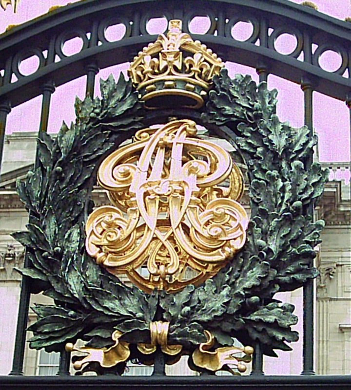 Герб на воротах Букингемского дворца - Владимир Фролов