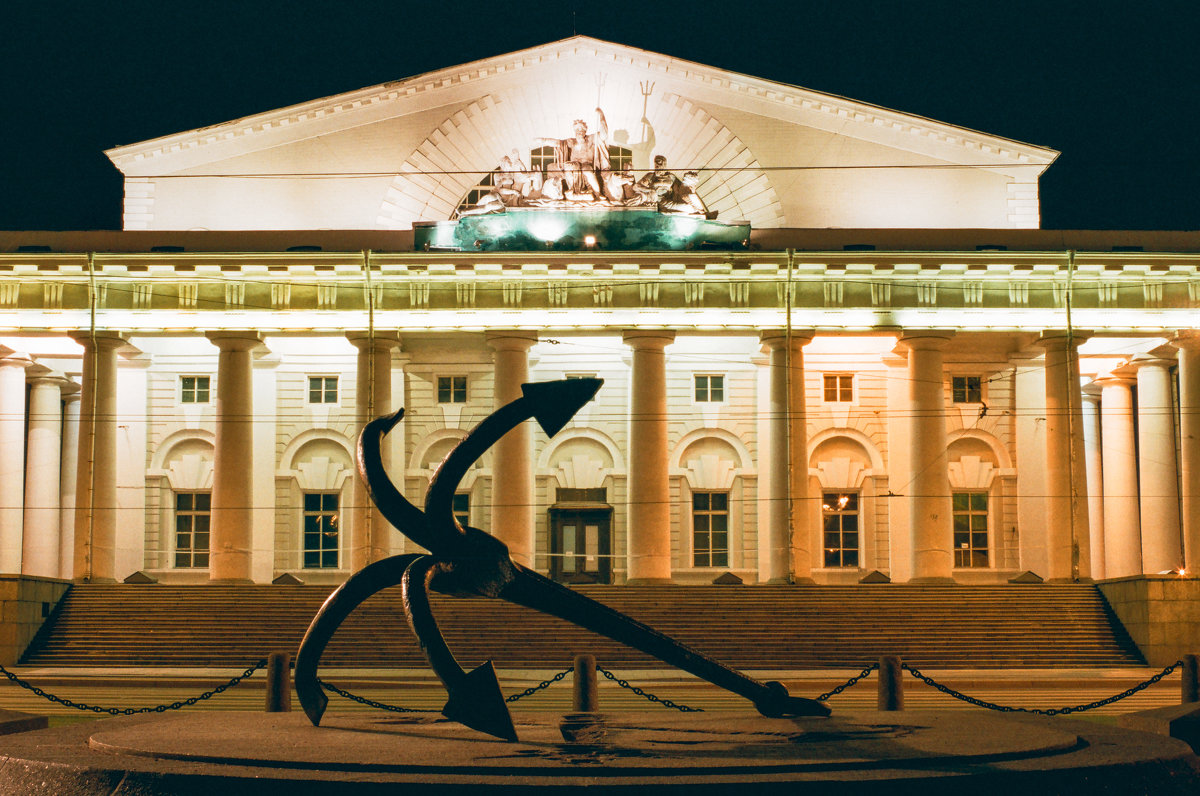 Здание Биржи (плёночное фото) - Евгений Дмитриев