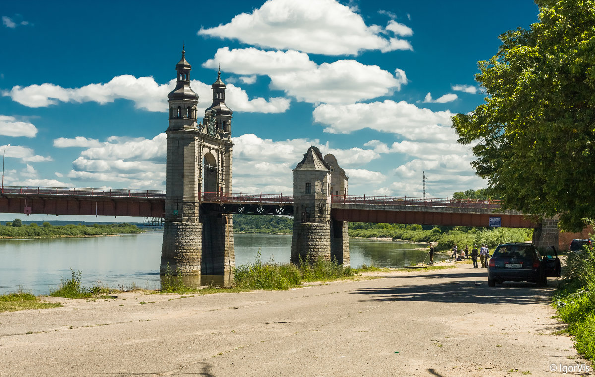 На пристани у старого моста - Игорь Вишняков