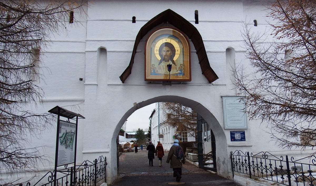 Вход в Новоспасский монастырь. - Лара ***