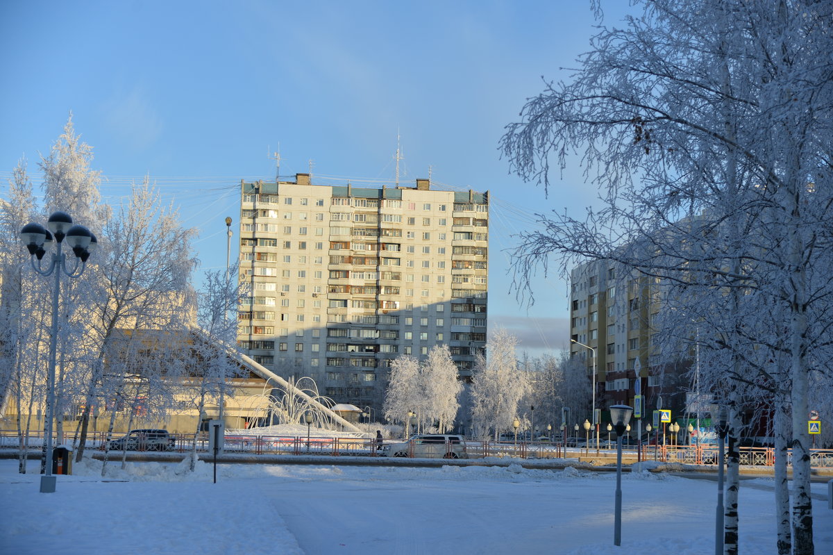 зимняя заснежиность на центральной площади - Михаил Плецкий