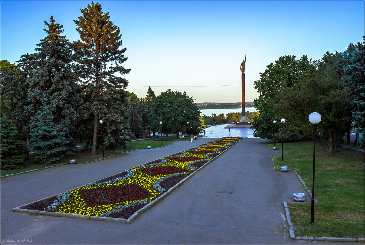 Бульвар к памятнику Славы - Denis Aksenov