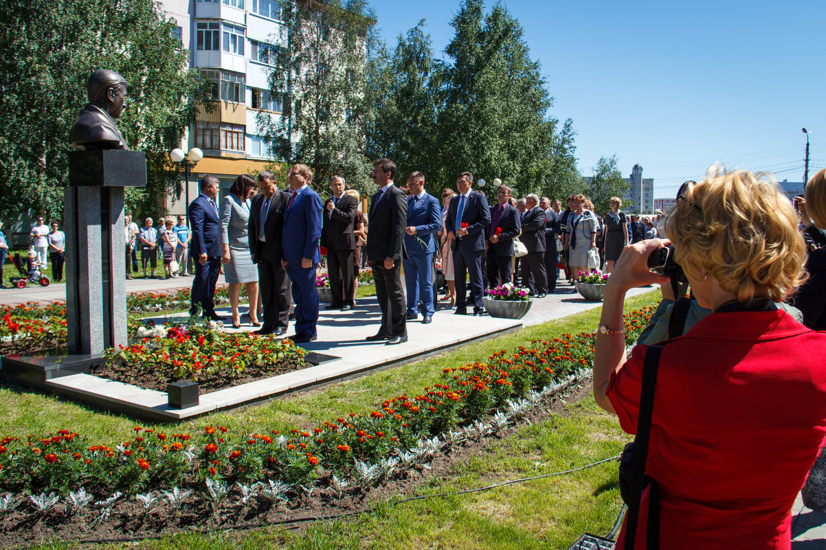 Возложение цветов к памятнику Петухову, г. Нефтеюганск - Павел Белоус
