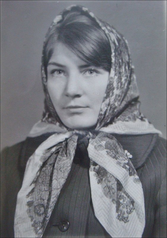 Девушка в платочке. 1962 год - Нина Корешкова