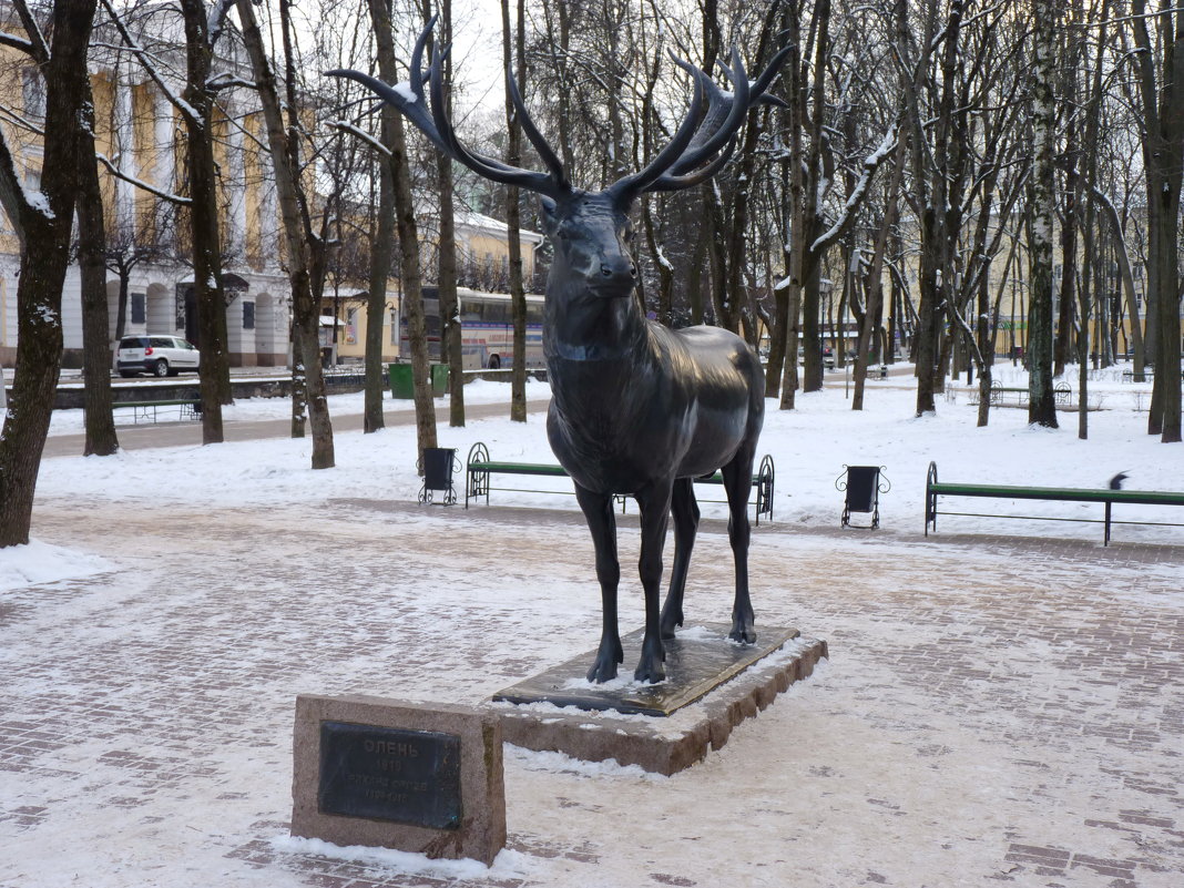 Памятник Оленю  в Парке «Блонье» (парк им. Глинки) г.Смоленск - Galina Leskova