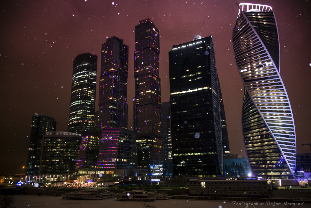 Ночной снегопад над Москва-сити - Виктор М