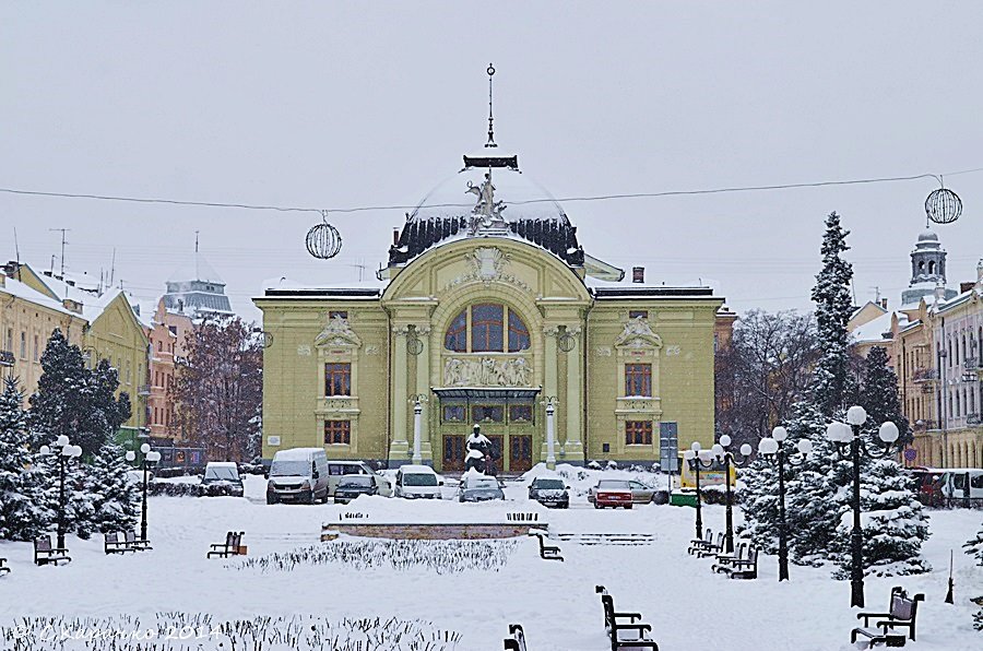 Театр - Степан Карачко