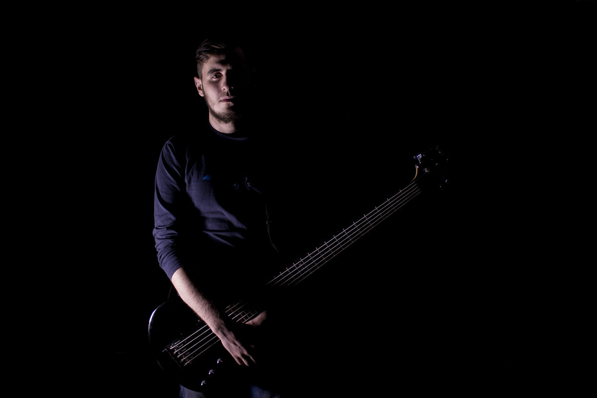 Бас-гитарист - Александр Семеняка