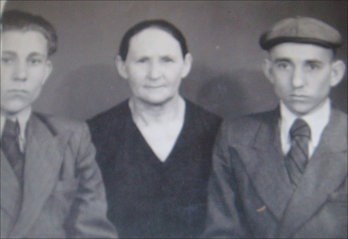 С сыновьями.  1954 год - Нина Корешкова