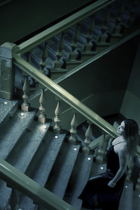 Девушка на лестнице - Ольга (Кошкотень) Медведева