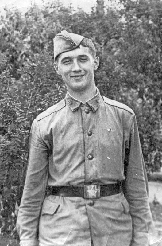 Молодой солдат - Геннадий Храмцов