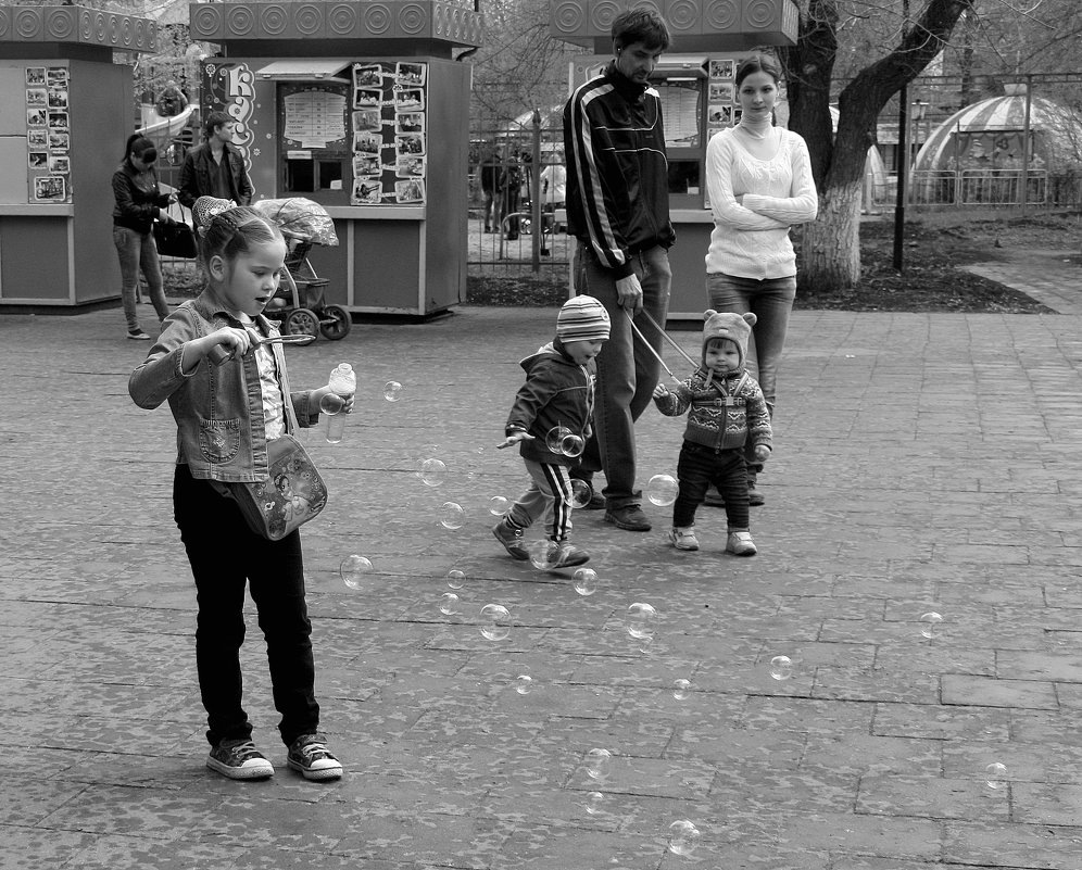 На детской  площадке.... - Валерия  Полещикова 