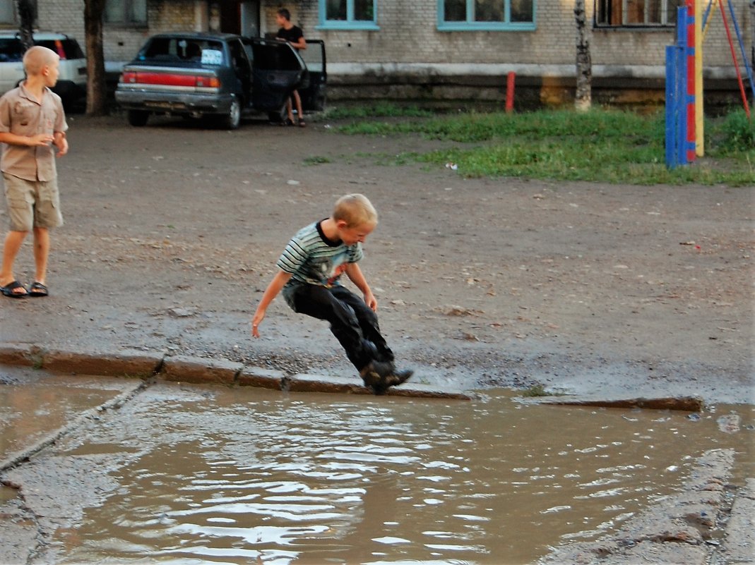 Как бы ноги не намочить .)) - Николай Сапегин