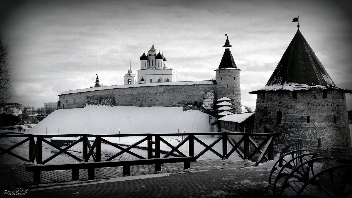Вид на Псковский Кремль со смотровой площадки от Высокой башни. - Fededuard Винтанюк