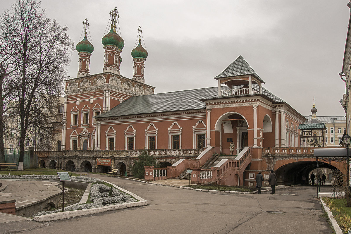 Высоко-Петровский монастырь - Борис Гольдберг
