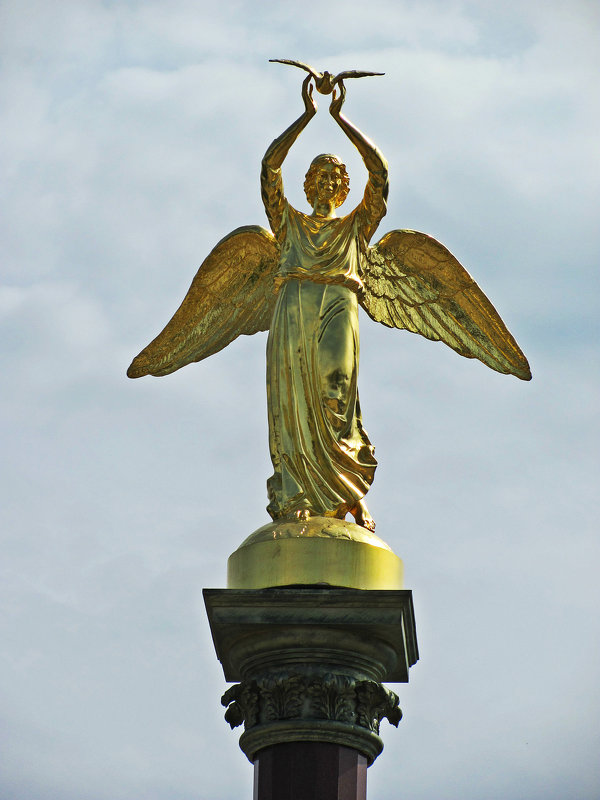 Скульптура «Добрый Ангел Мира» (Лазаревский) - Анна Хохлова