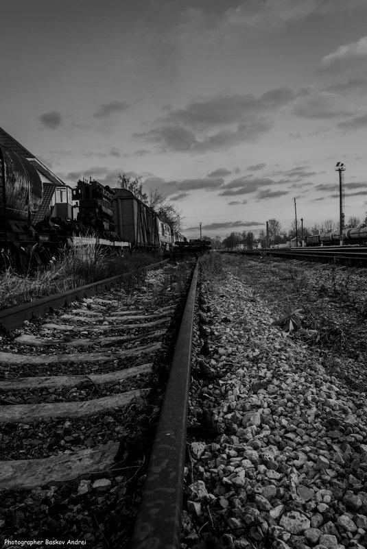 На железной дороге - Андрей Баськов