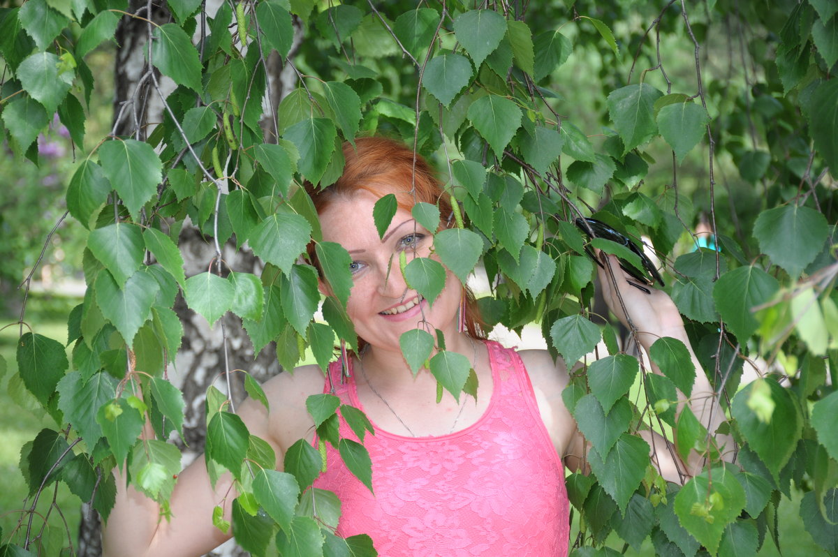 Портрет девушки в листьях березы - Сергей Тагиров