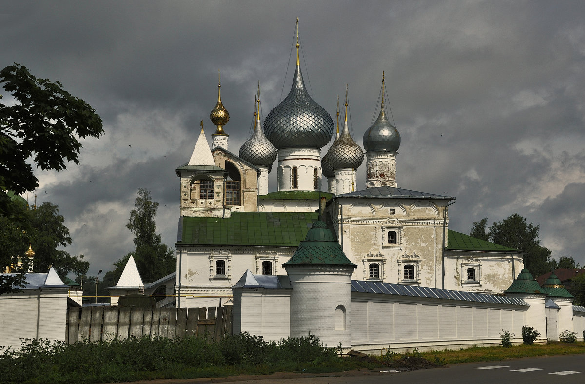 Монастырь - Дмитрий Близнюченко