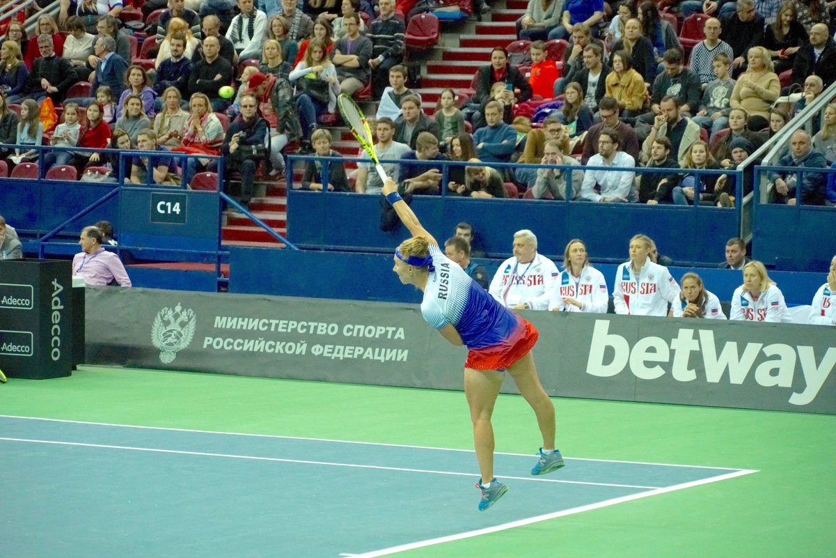 Теннис, Светлана Кузнецова подает подачу - Svetlana Shalatonova