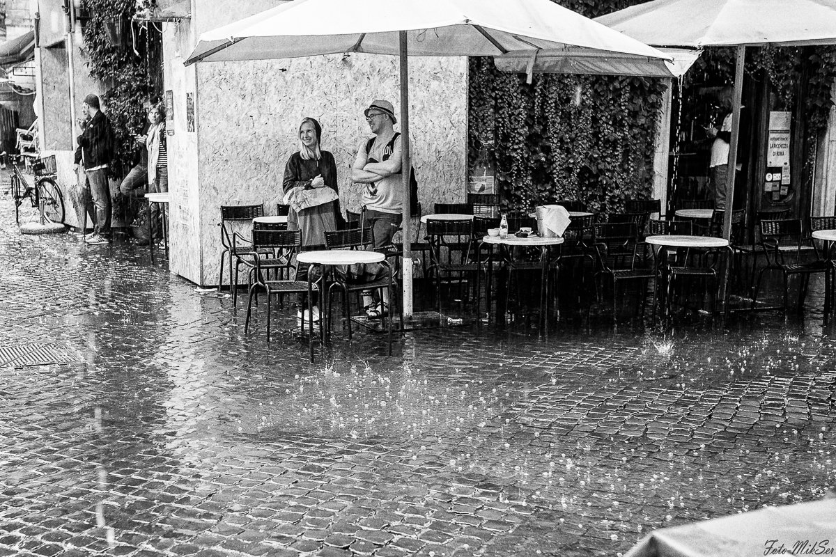 В Риме дождь - Сергей Михайлов