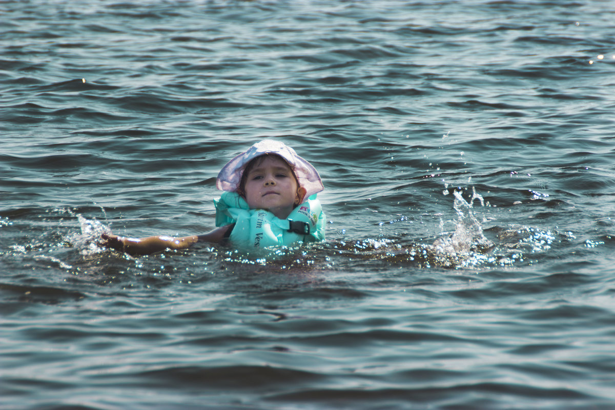 Кира учится плавать - Инесса Тетерина