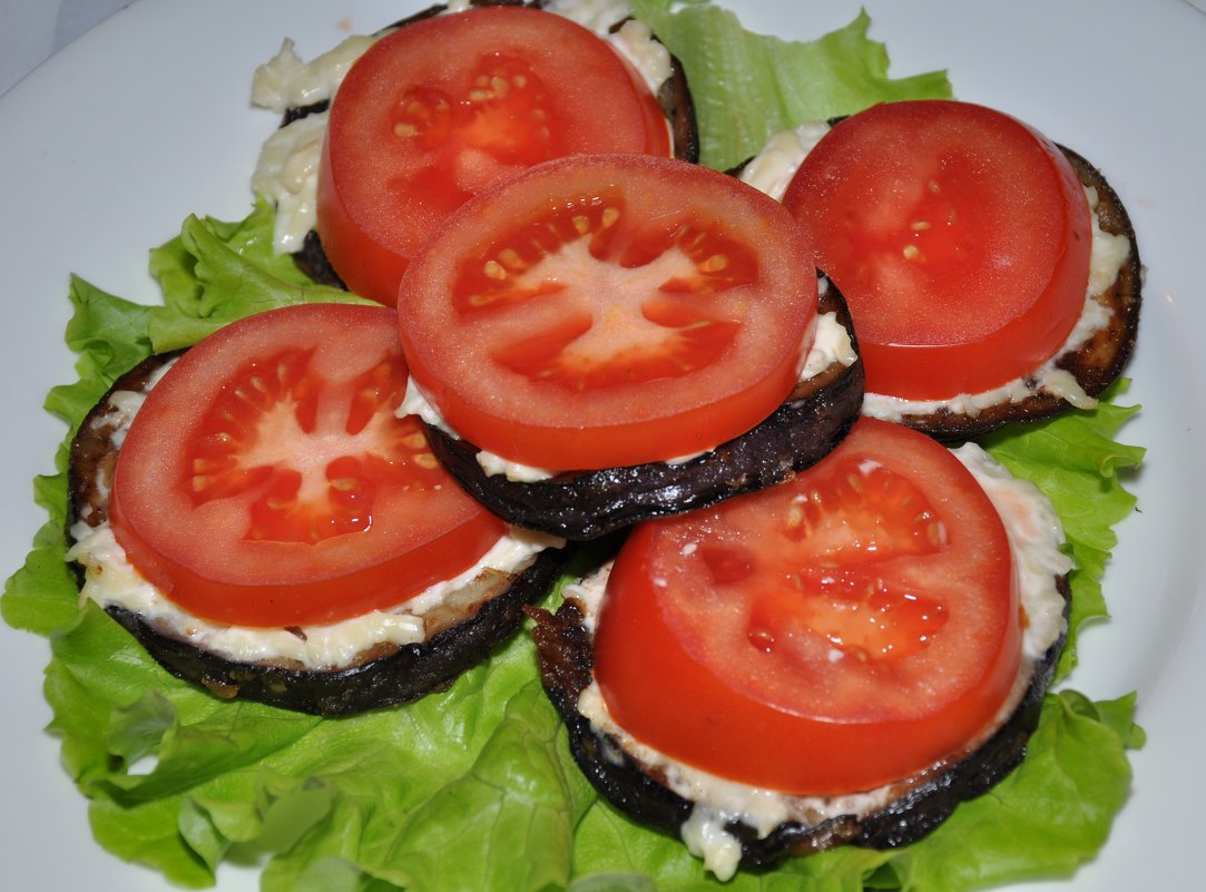 Бутерброды с баклажанами, помидорами, сыром и чесноком: 9 фото в рецепте