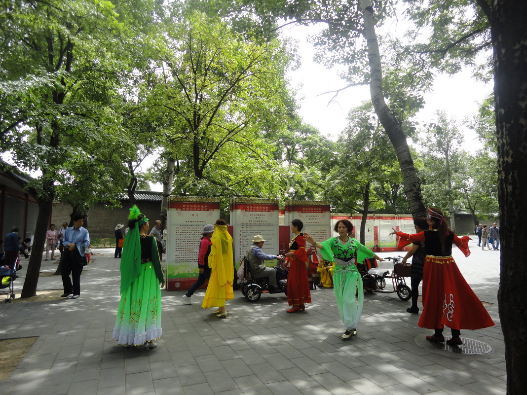 Танцы в парках Пекина - Галина Оболдина 
