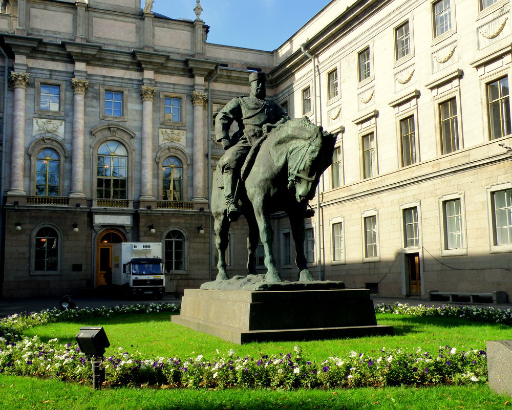 Памятник императору Александру III - Сергей 