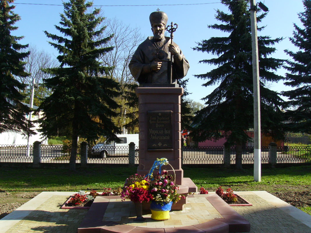 Памятник  Мирославу - Ивану  Любачивскому  в  Долине - Андрей  Васильевич Коляскин
