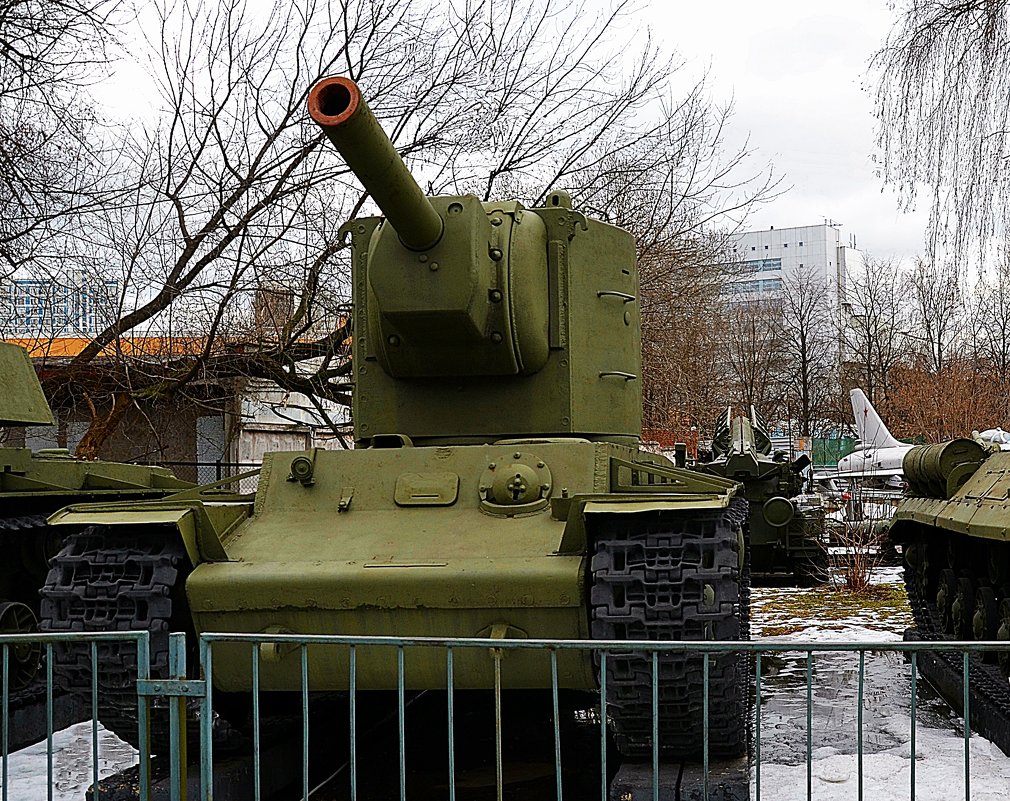 Немцы называли его Монстром... Тяжёлый штурмовой танк КВ- 2 (Климент Ворошилов) - Владимир Болдырев