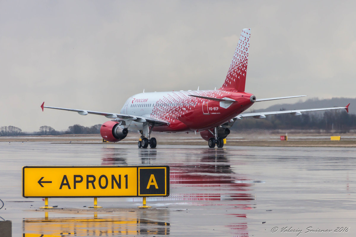 Заруливание на перрон A319 - Валерий Смирнов