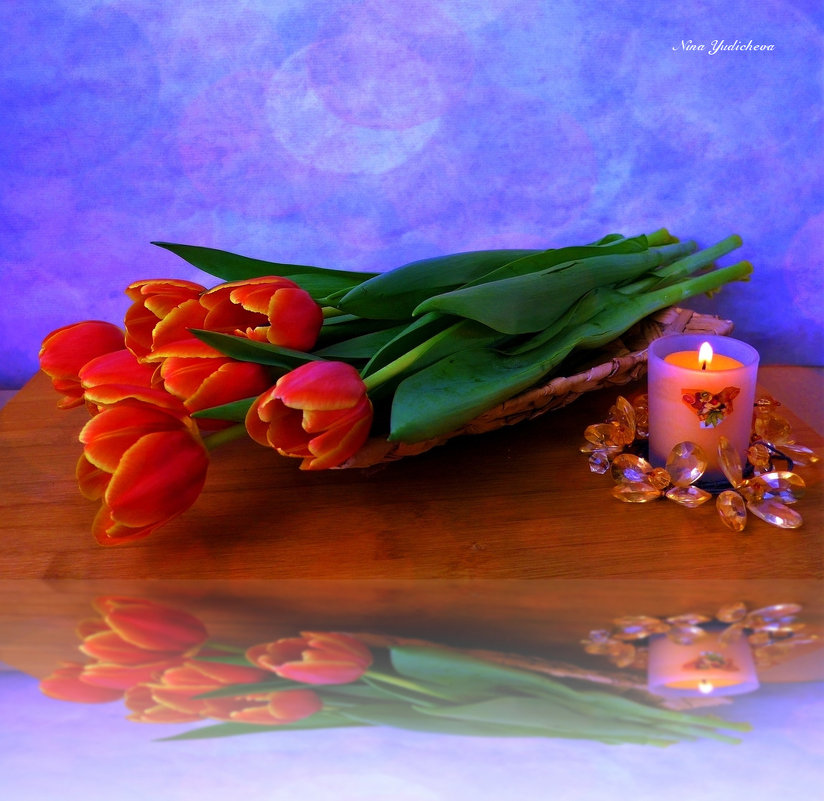 Тюльпаны и свеча в зеркальном отражении - Nina Yudicheva